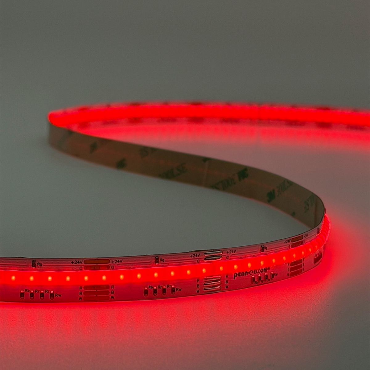 LEDPL-COBRGBW940-18W ingeschakeld met rood licht