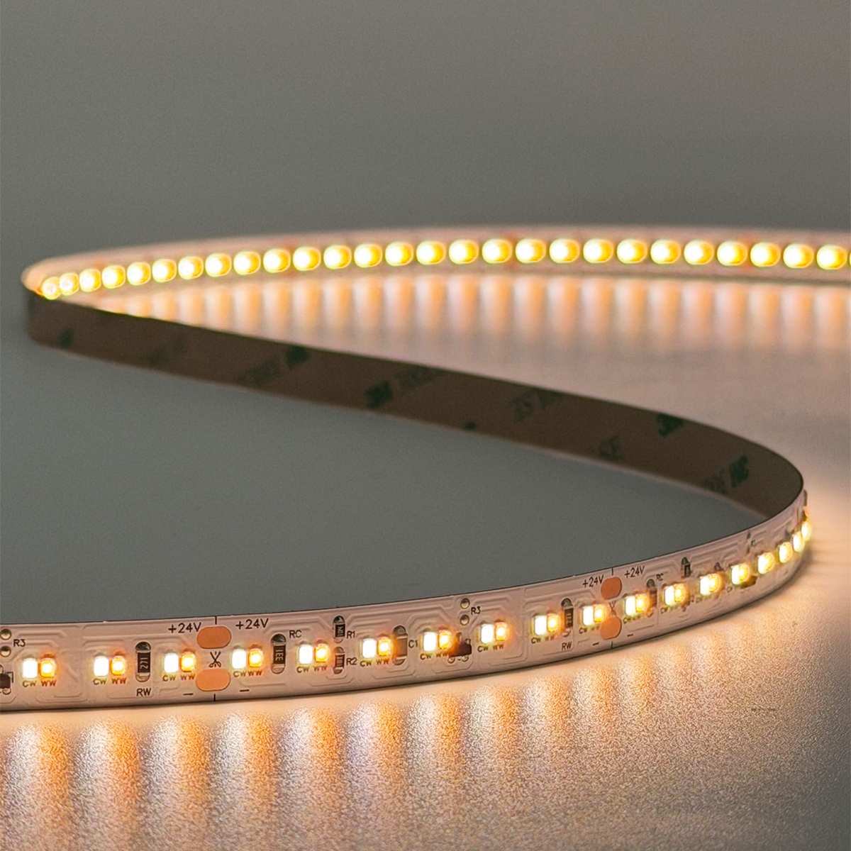 LEDPL-D2W-918930-14W LED-strip ingeschakeld