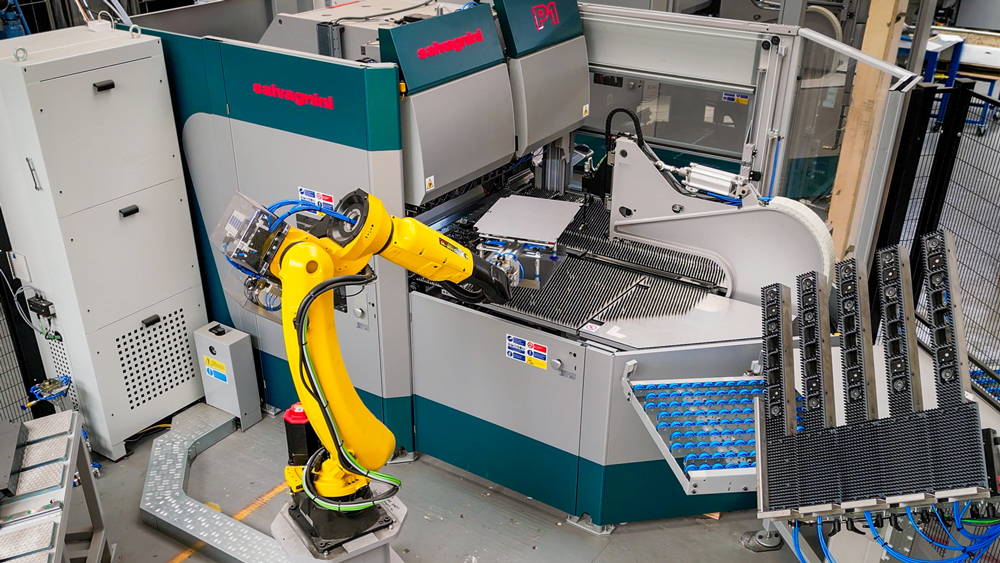Salvagnini P1-machine bij Penn Elcom Hastings