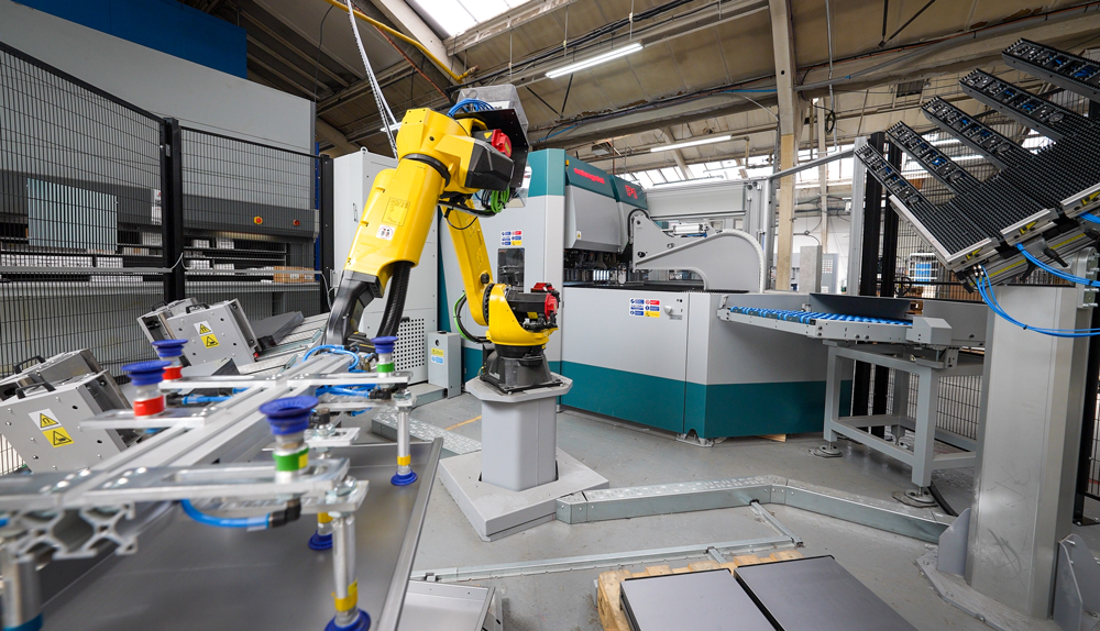 hightech productieapparatuur bij Penn Elcom