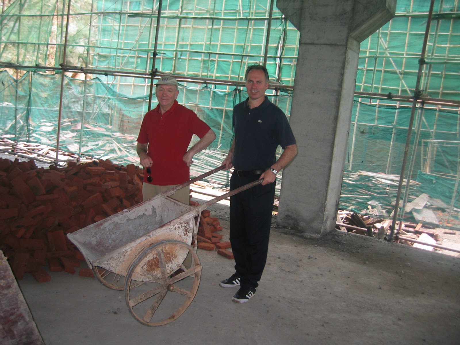 Roger Willems en Phil Stratford bouwen in 2008 een Chinese fabriek
